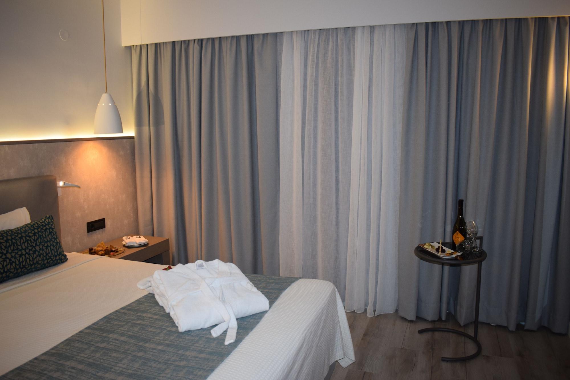 Minos Mare Hotel พลาตาเนส ภายนอก รูปภาพ