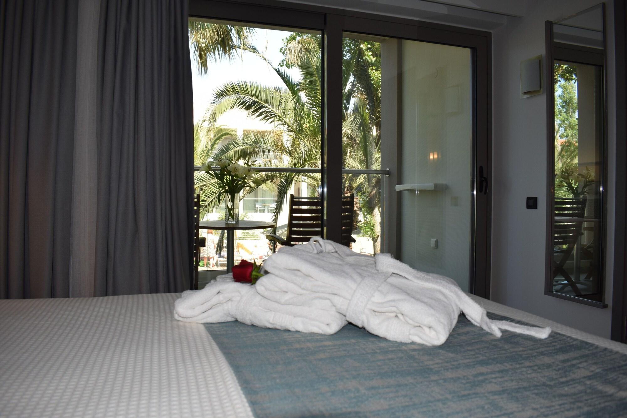 Minos Mare Hotel พลาตาเนส ภายนอก รูปภาพ