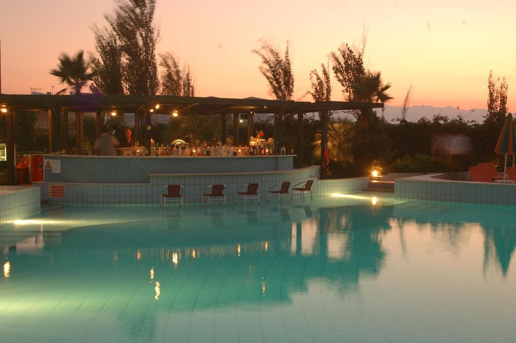 Minos Mare Hotel พลาตาเนส ภายนอก รูปภาพ